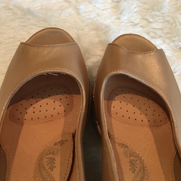 COPY - Sofft Tan Gold Cork Heel Peep Toe Snug Sz 8M: - Picture 9 of 9
